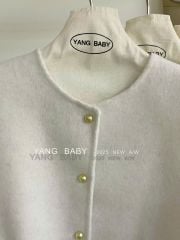 LEN5569 KHOÁC DẠ ÉP NÚT VÀNG PHỐI TÚI (KEM) 26333