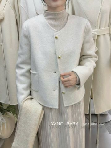 LEN5569 KHOÁC DẠ ÉP NÚT VÀNG PHỐI TÚI (KEM) 26333