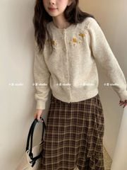 LEN5663 - ÁO LEN TAY DÀI THÊU HOA NỔI VIỀN CỔ