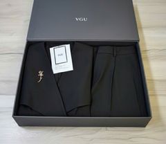 VGU1933 SET ÁO CỔ V VẠT CHÉO TAG HOA - QUẦN TÂY SUÔNG (ĐEN)