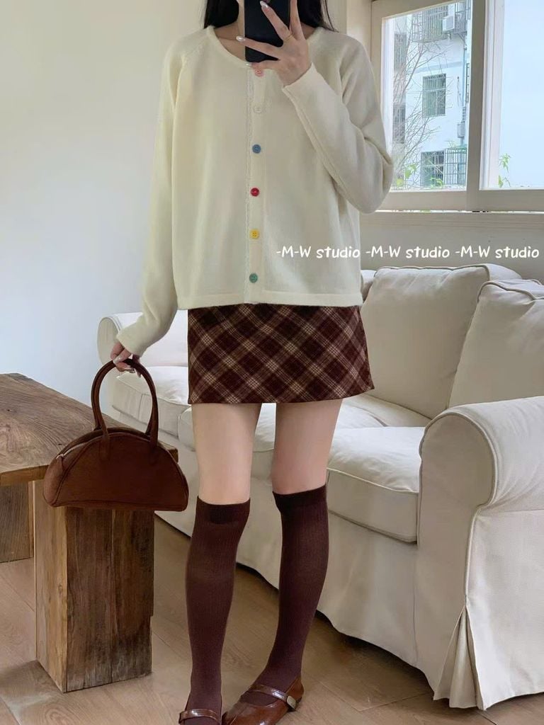 LEN5677 - ÁO LEN TAY DÀI PHỐI NÚT MÀU VIỀN REN - MÀU KEM