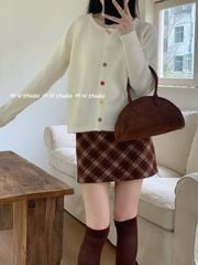 LEN5677 - ÁO LEN TAY DÀI PHỐI NÚT MÀU VIỀN REN - MÀU KEM