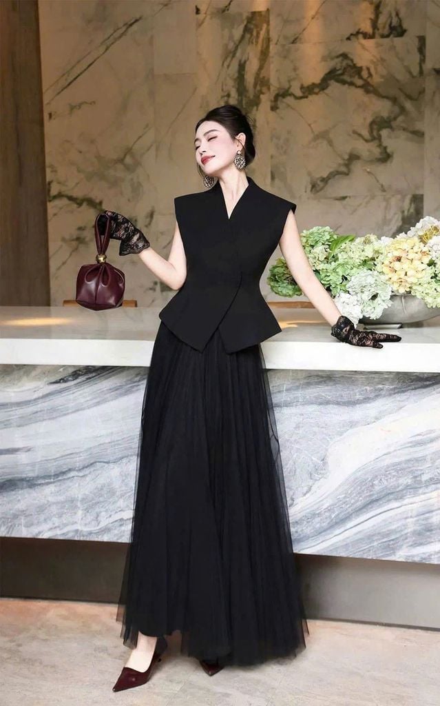 SHE4754 - SET ÁO SÁT NÁCH - CHÂN VÁY LƯỚI XÒE