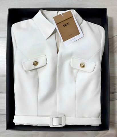 VGU1978 - ĐẦM NGẮN PHỐI NẮP TÚI, KÈM NỊT (TRẮNG)