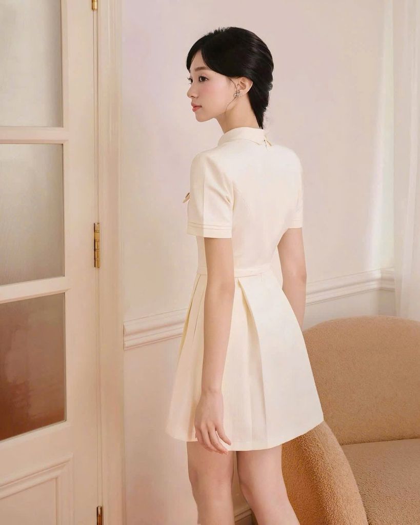 VGU1978 - ĐẦM NGẮN PHỐI NẮP TÚI, KÈM NỊT (TRẮNG)