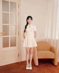 VGU1978 - ĐẦM NGẮN PHỐI NẮP TÚI, KÈM NỊT (TRẮNG)