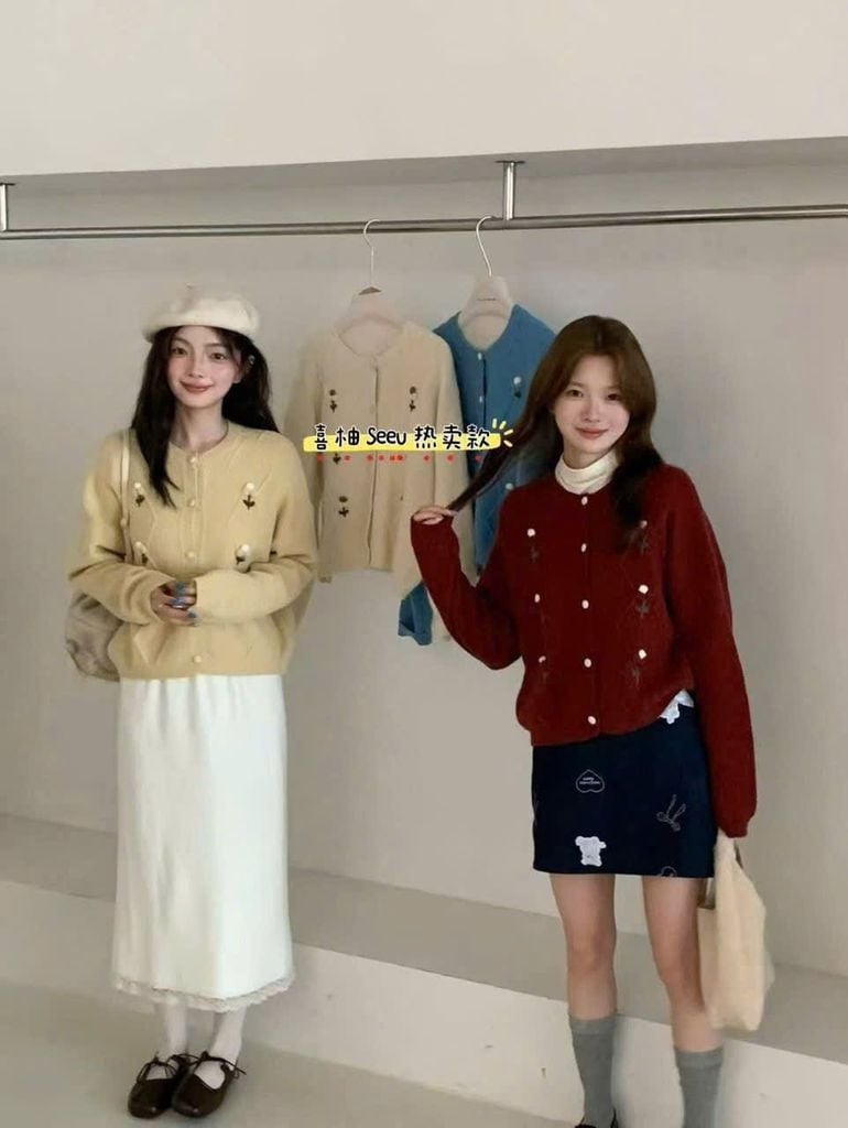 LEN5919 ÁO LEN TAY DÀI THÊU HOA (VÀNG)