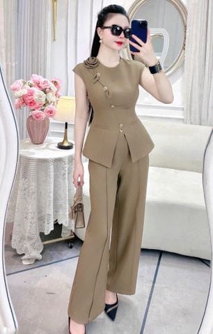 VGU2039 SET ÁO ĐÍNH HOA PHỐI NÚT XÉO - QUẦN TÂY NÂU