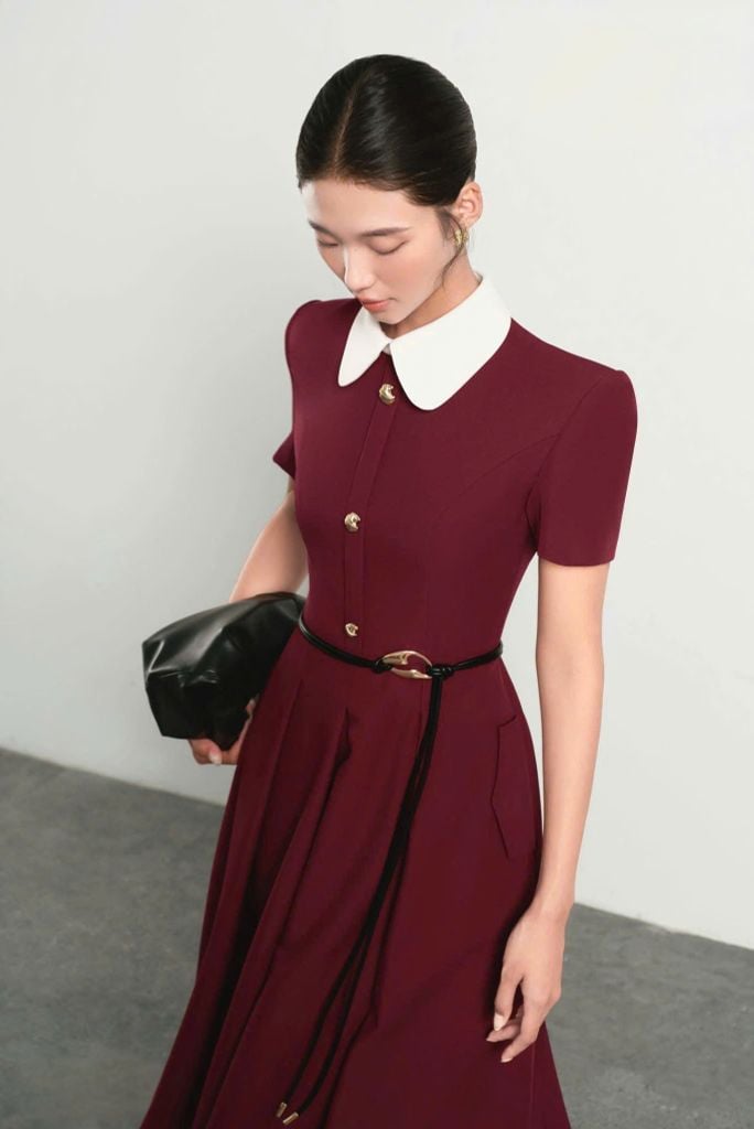 VGU2053 ĐẦM ĐỎ CỔ SEN DÁNG DÀI KÈM ĐAI