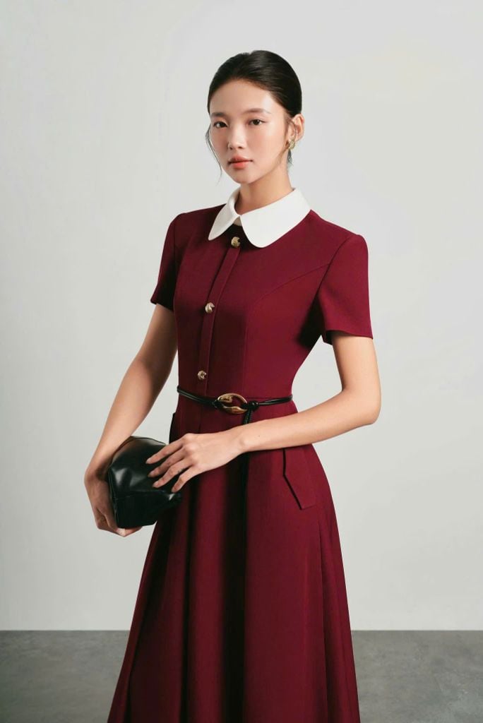 VGU2053 ĐẦM ĐỎ CỔ SEN DÁNG DÀI KÈM ĐAI