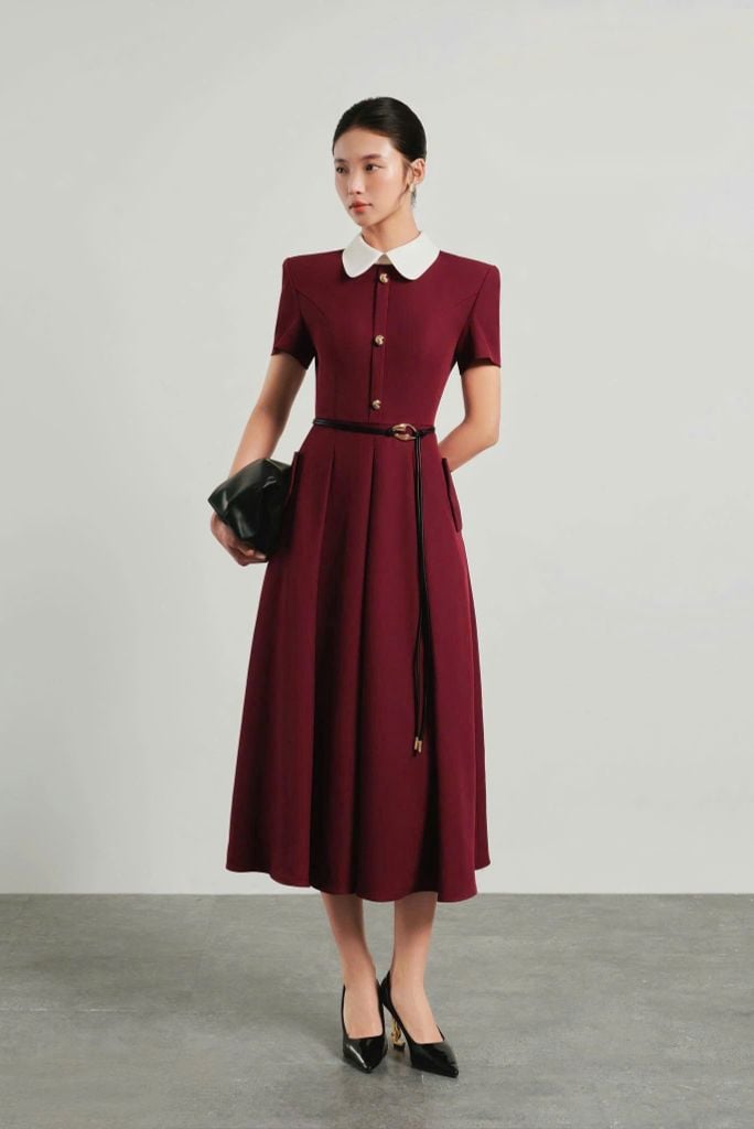 VGU2053 ĐẦM ĐỎ CỔ SEN DÁNG DÀI KÈM ĐAI