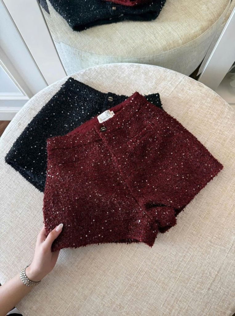 TB9807 QUẦN DẠ SHORT KIM SA (ĐEN)