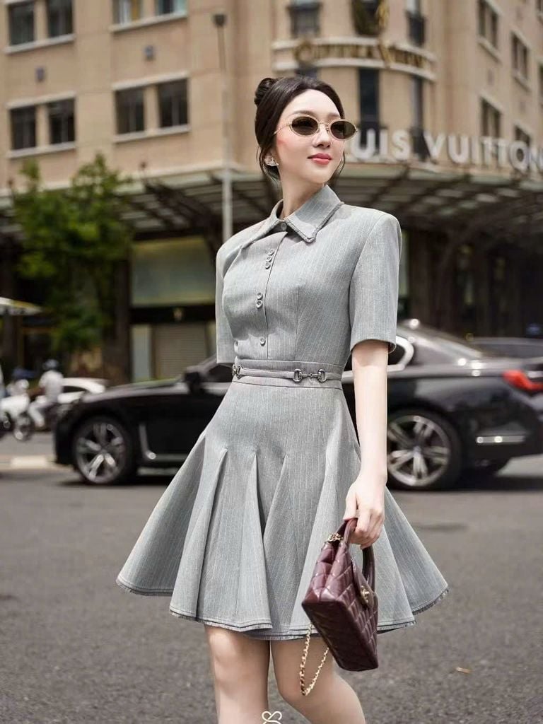 VGU2102 ĐẦM SỌC CỔ SƠMI PHỐI NÚT FORM NGẮN XÒE