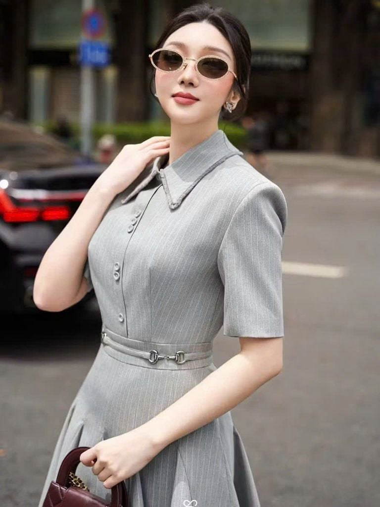 VGU2102 ĐẦM SỌC CỔ SƠMI PHỐI NÚT FORM NGẮN XÒE