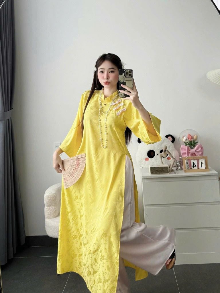 VGU2109 SET ÁO DÀI VÀNG HT HOA LÁ NÚT TÀU - QUẦN HỒNG