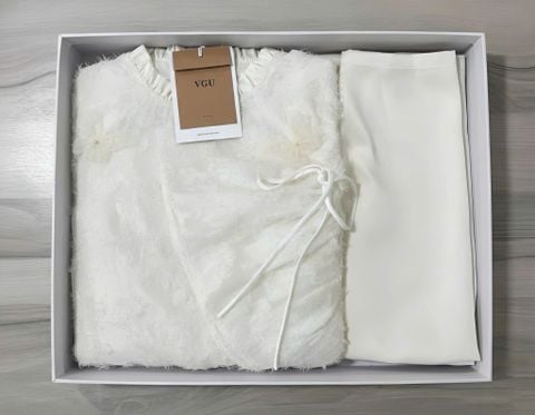 VGU2107 SET ÁO DÀI CÁCH TÂN LÔNG VŨ CỔ BÈO (KEM)