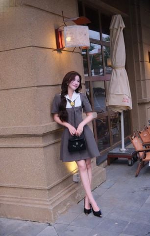 VGU2115 ĐẦM XÁM NGẮN CỔ VEST ĐÍNG TAG
