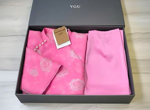 VGU2139 SET ÁO DÀI HOA HỒNG VÂN NỔI NÚT NGỌC CAO CẤP