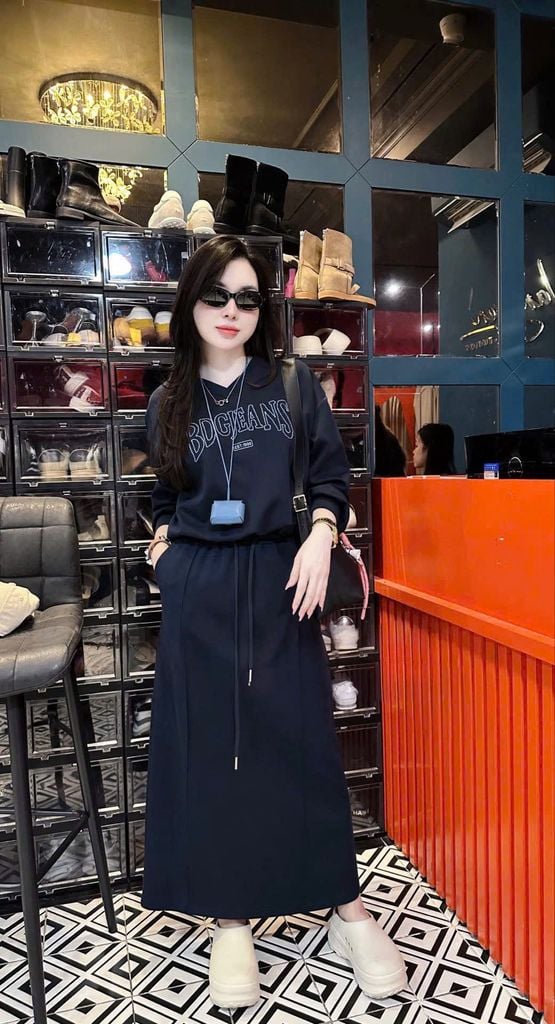 SKY9857 SET THUN ÁO CỔ TIM THÊU CHỮ - CHÂN VÁY DÀI (ĐEN)