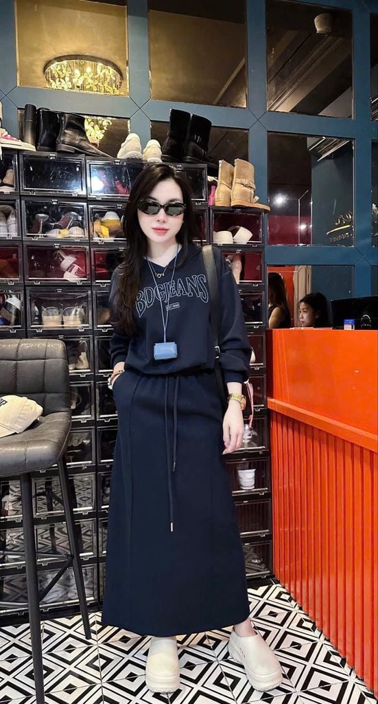 SKY9857 SET THUN ÁO CỔ TIM THÊU CHỮ - CHÂN VÁY DÀI (ĐEN)