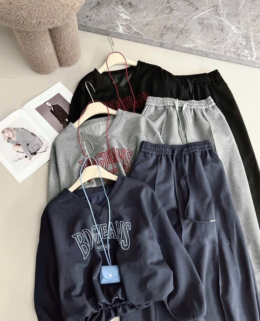 SKY9857 SET THUN ÁO CỔ TIM THÊU CHỮ - CHÂN VÁY DÀI (ĐEN)