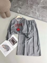 SKY9859 SET THUN ÁO CỔ TIM THÊU CHỮ - CHÂN VÁY DÀI (XÁM)
