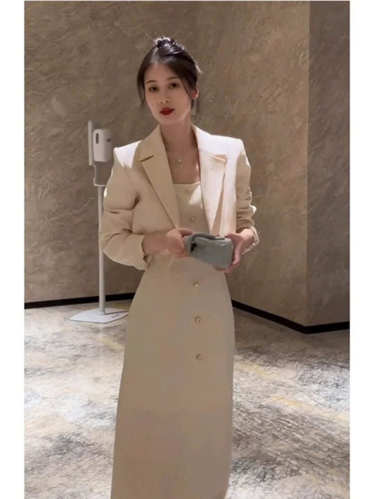 SKY9811 SET ĐẦM 2DÂY KÈM KHOÁC VEST PHỐI NÚT K.LOẠI (KEM)