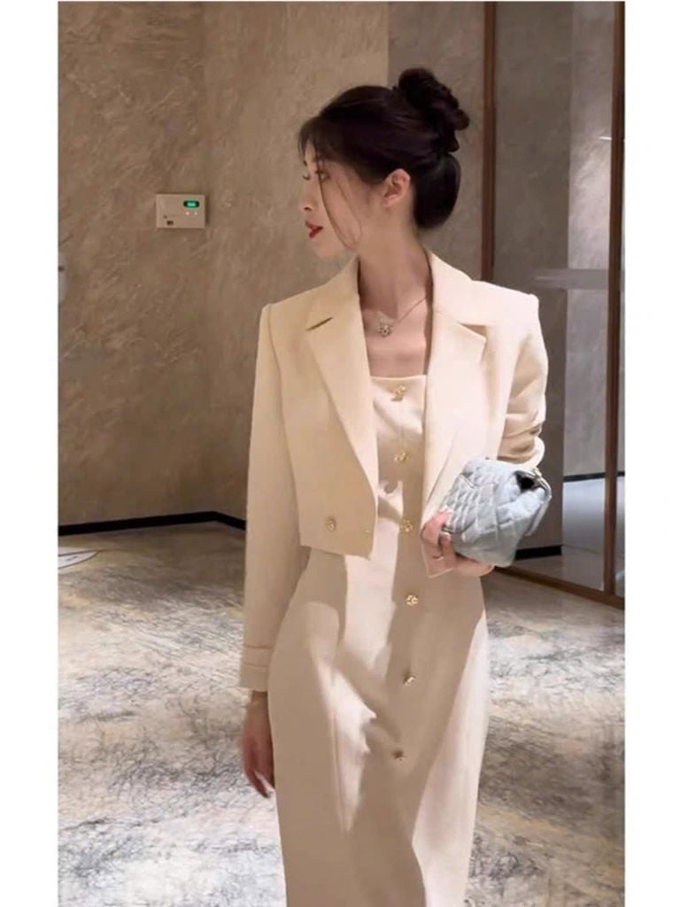 SKY9811 SET ĐẦM 2DÂY KÈM KHOÁC VEST PHỐI NÚT K.LOẠI (KEM)