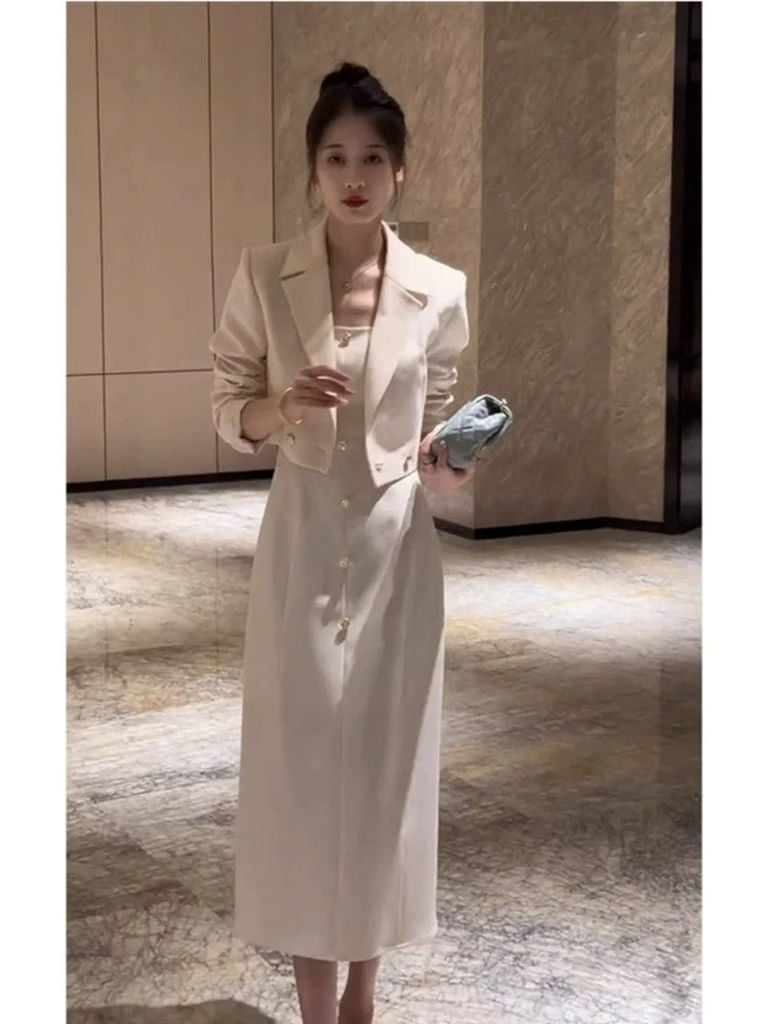 SKY9811 SET ĐẦM 2DÂY KÈM KHOÁC VEST PHỐI NÚT K.LOẠI (KEM)