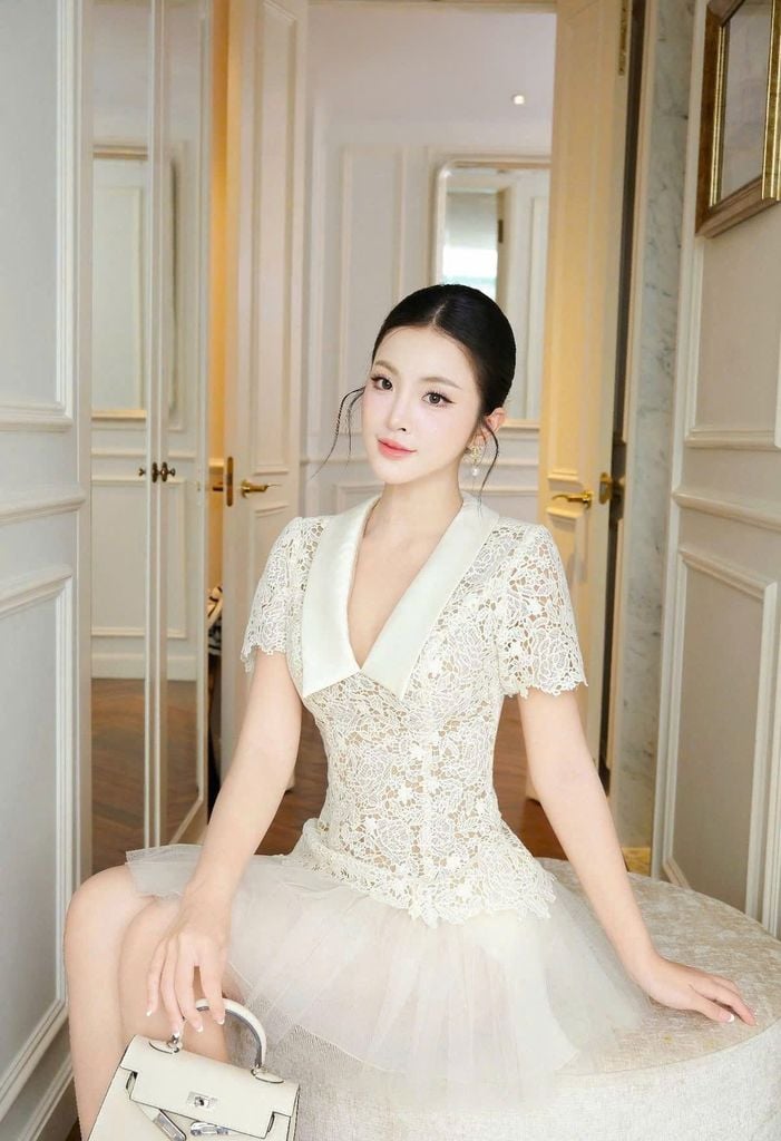 VGU2215 ĐẦM REN CỔ V NGẮN (KÈM QUẦN BH)