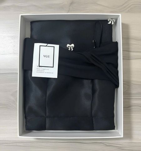 VGU2327 ĐẦM BẸT VAI TAY DÀI PHỐI TAG NƠ (ĐEN)