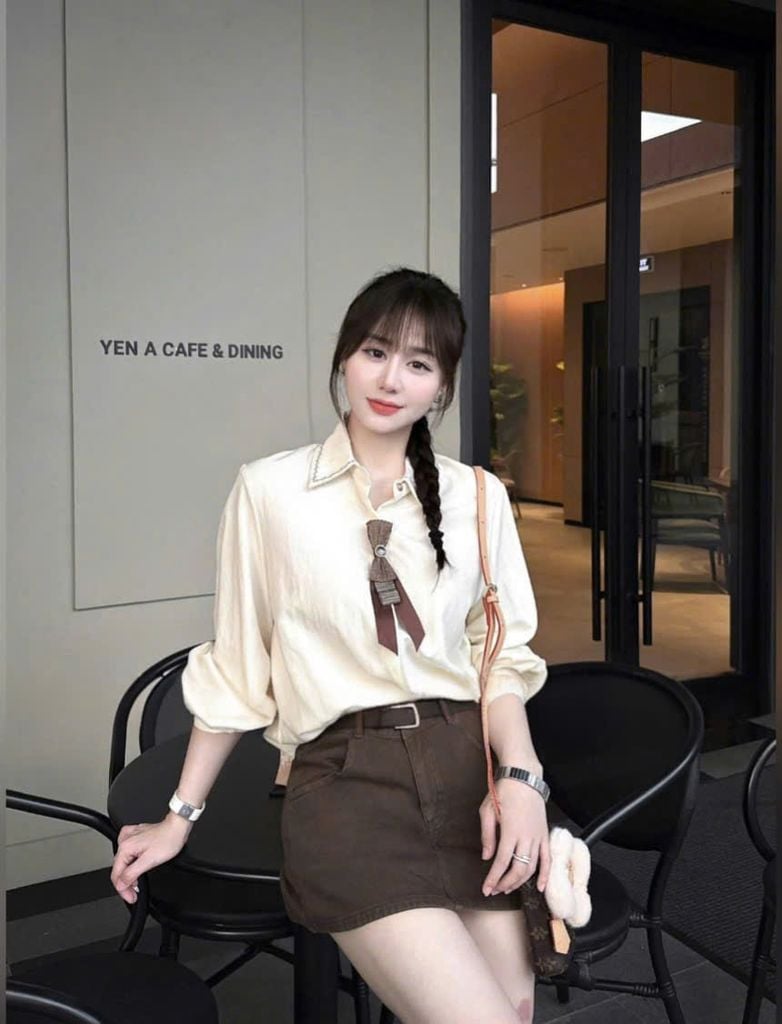 VGU0558 - SET ÁO SƠ MI ĐÍNH NƠ + CHÂN VÁY NGẮN NÂU
