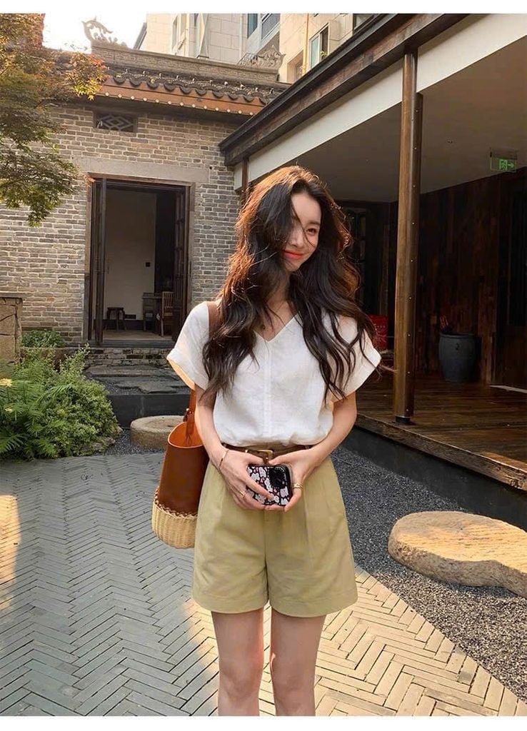 KS1105 - SET ÁO TRẮNG - QUẦN NGẮN( KÈM NỊT)