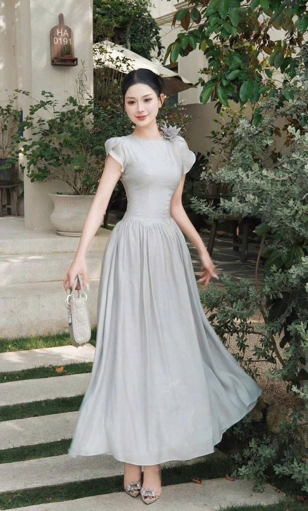 TB8879 - ĐẦM DÀI TAY KIỂU HOA - MÀU XÁM