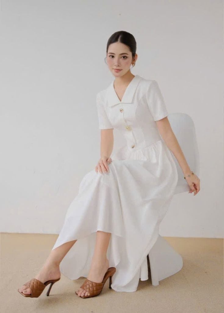VGU0980 ĐẦM DÀI CỔ SƠMI PHỐI TAG (TRẮNG)