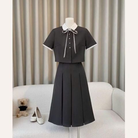 KS1154 SET SƠMI NÚT NGỌC CỔ PHỐI NƠ, CV DÀI (XÁM)