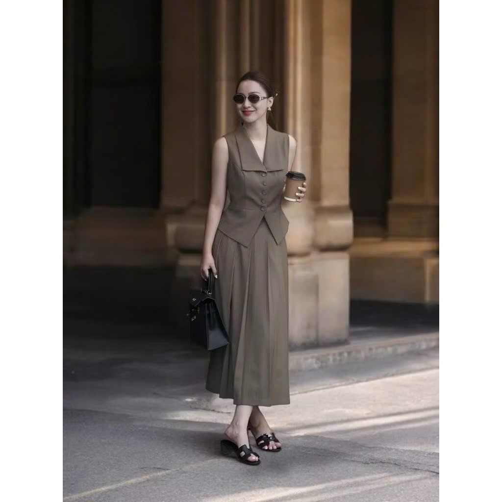 KS1211 - SET ÁO SÁT NÁCH, CHÂN VÁY DÀI XẾP LY NÂU