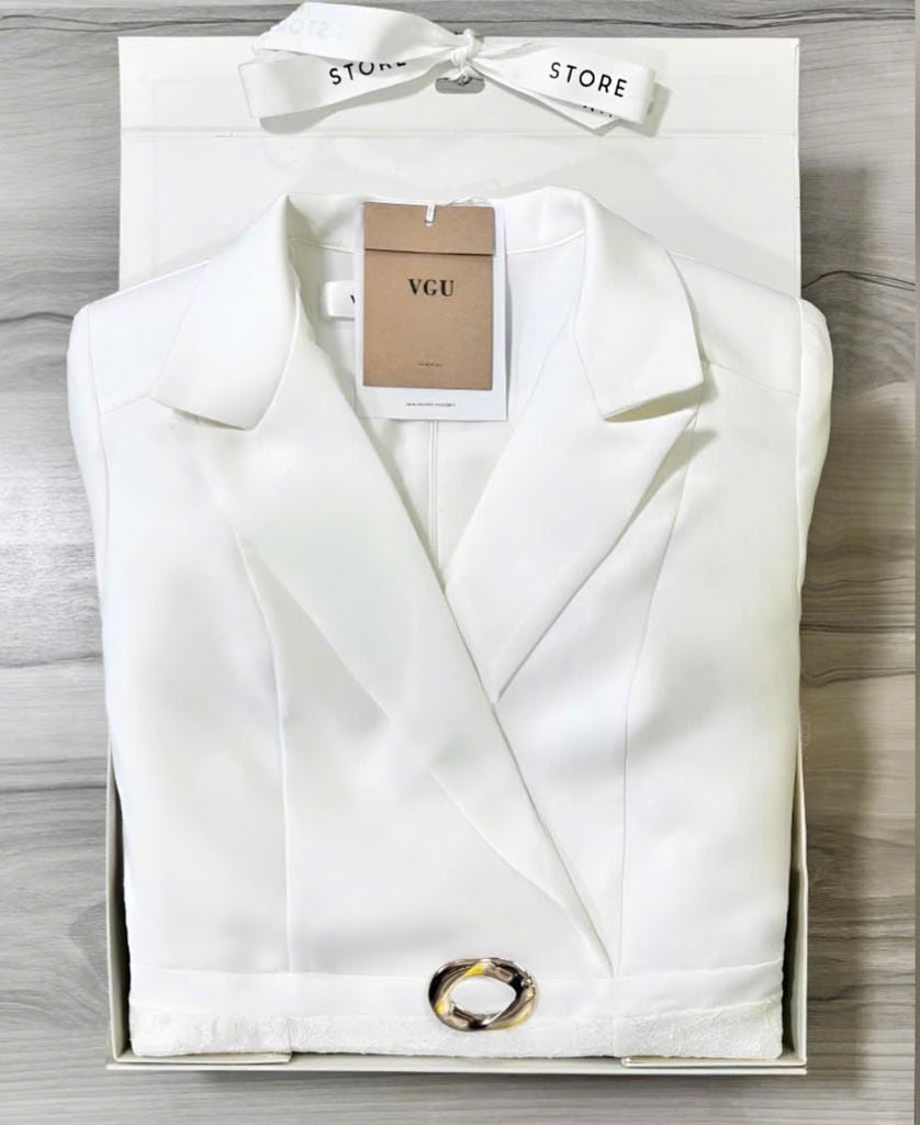 VGU1319 ĐẦM VEST TRẮNG PHỐI TAG