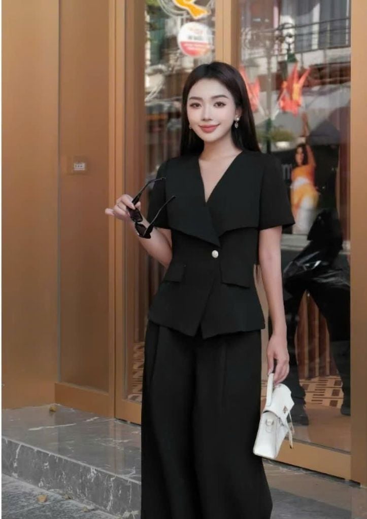 VGU1933 SET ÁO CỔ V VẠT CHÉO TAG HOA - QUẦN TÂY SUÔNG (ĐEN)