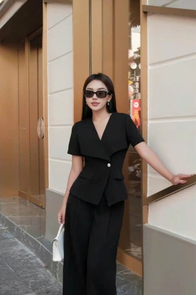 VGU1933 SET ÁO CỔ V VẠT CHÉO TAG HOA - QUẦN TÂY SUÔNG (ĐEN)