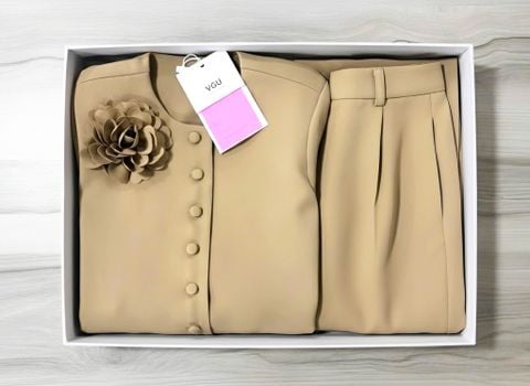 VGU2070 SET ÁO TAY DÀI PHỐI NÚT ĐÍNH HOA NGỰC