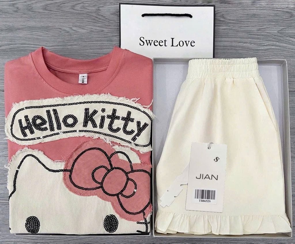 TB8652  SET ÁO + QUẦN SHORT HELLO KITTY ( HỒNG )