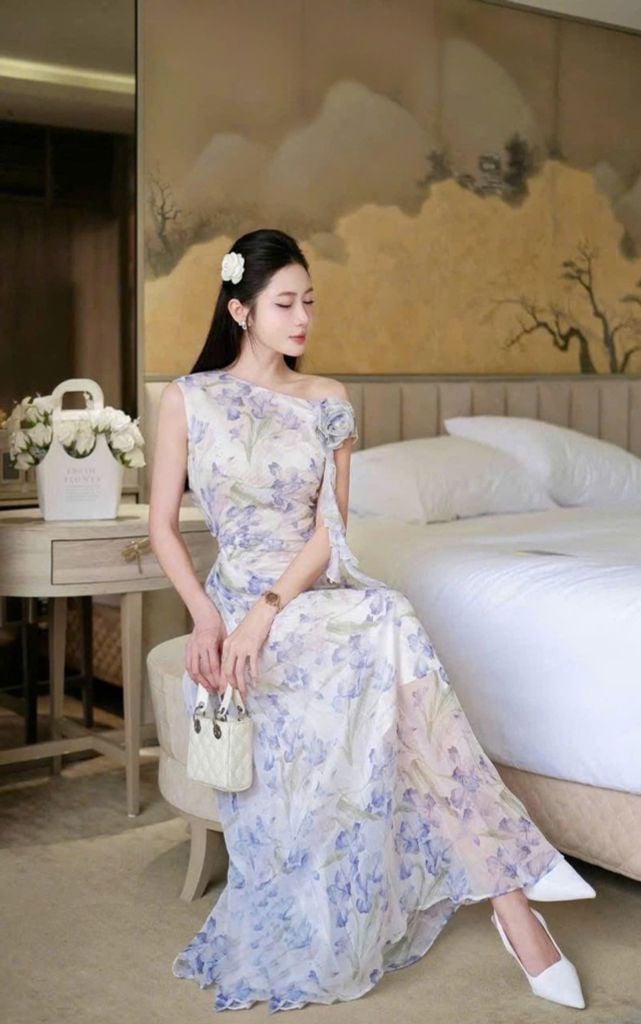 VGU0755 ĐẦM LỆCH VAI ĐÍNH HOA (TÍM )