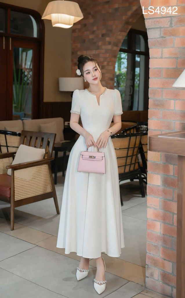 VGU0765 ĐẦM DÀI CỔ ĐÍNH ĐÁ ( KEM )