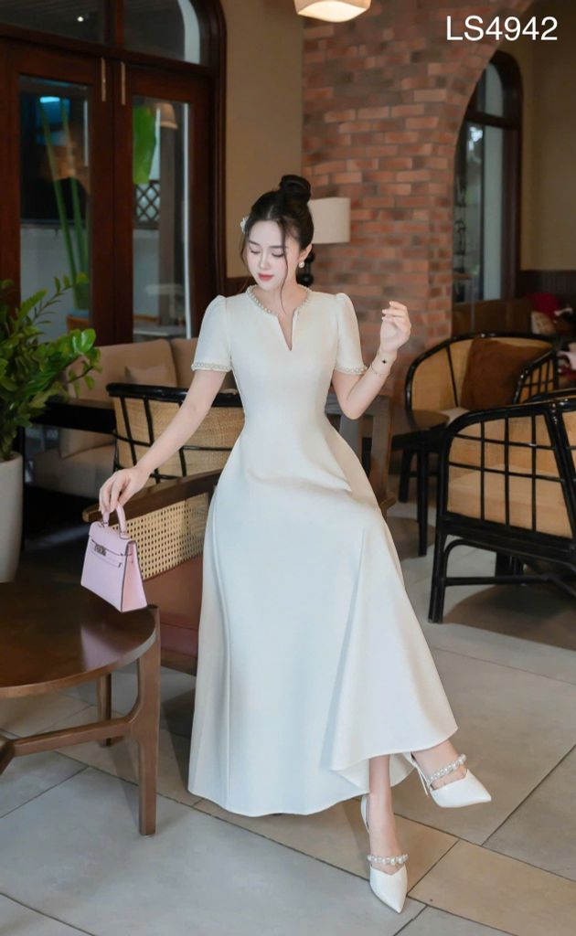 VGU0765 ĐẦM DÀI CỔ ĐÍNH ĐÁ ( KEM )