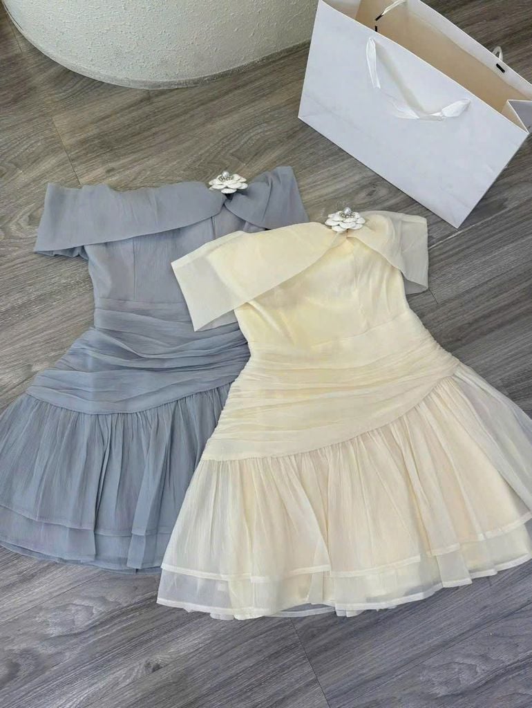 TB8744  ĐẦM LỆCH VAI ĐÍNH HOA(KEM)