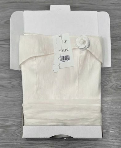 TB8744  ĐẦM LỆCH VAI ĐÍNH HOA(KEM)