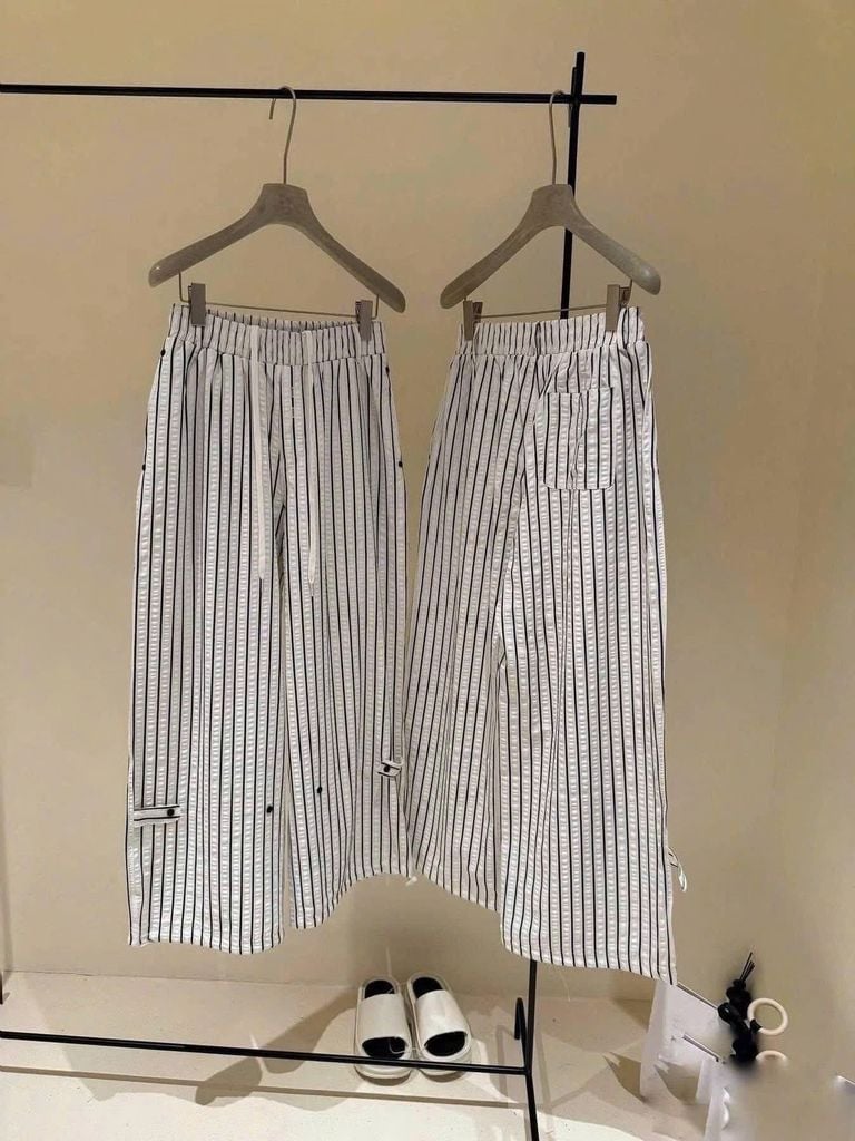 TB5798 SET ÁO 3 LỖ, QUẦN SỌC DÀI