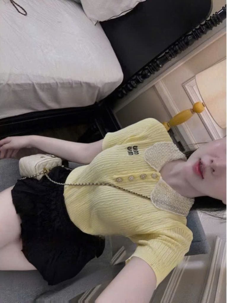 VGU1129 ÁO LEN THÊU CHỮ MINMIN (VÀNG ) ÁO LẺ