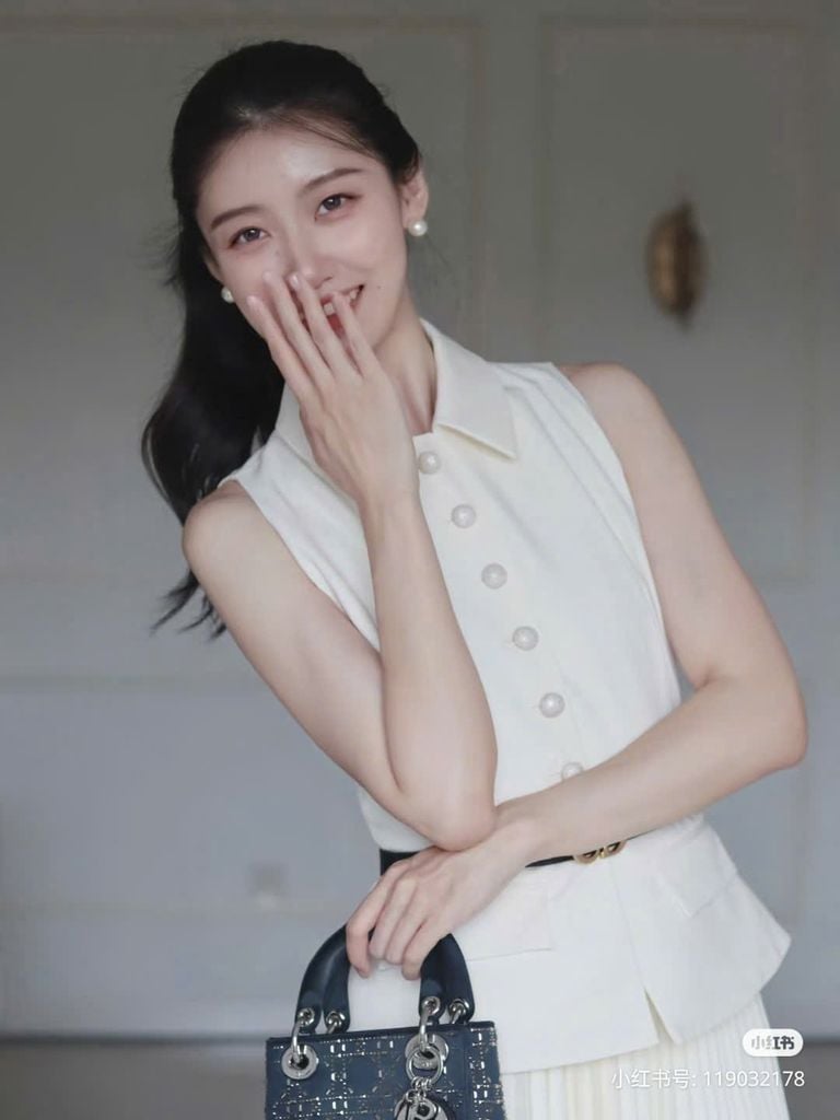 VGU1143 SET ÁO + CV DÀI XẾP LY KÈM NỊT